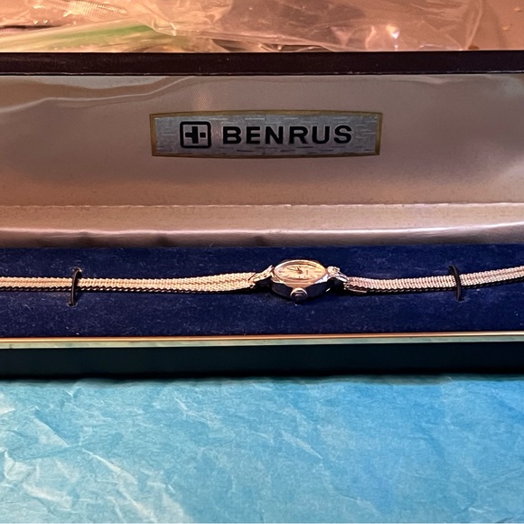 Vintage Benrus ladies 17 jewels winding watch with original box works - Picture 2 of 7